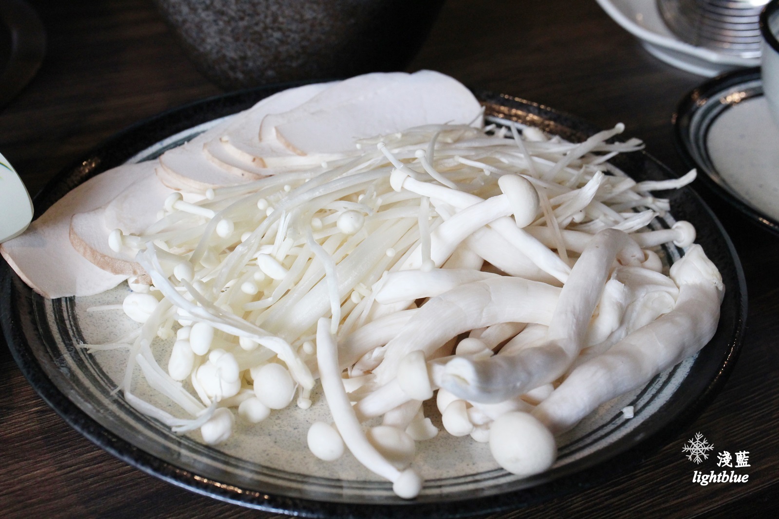 [ 雙連站‧林森北路美食 ] 淺藍 × 最牛溫體牛肉火鍋台北林森店～每日台南直送溫體牛，連海鮮蔬菜也都令人驚豔