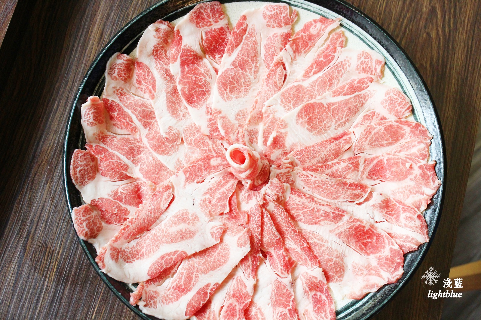 [ 雙連站‧林森北路美食 ] 淺藍 × 最牛溫體牛肉火鍋台北林森店～每日台南直送溫體牛，連海鮮蔬菜也都令人驚豔