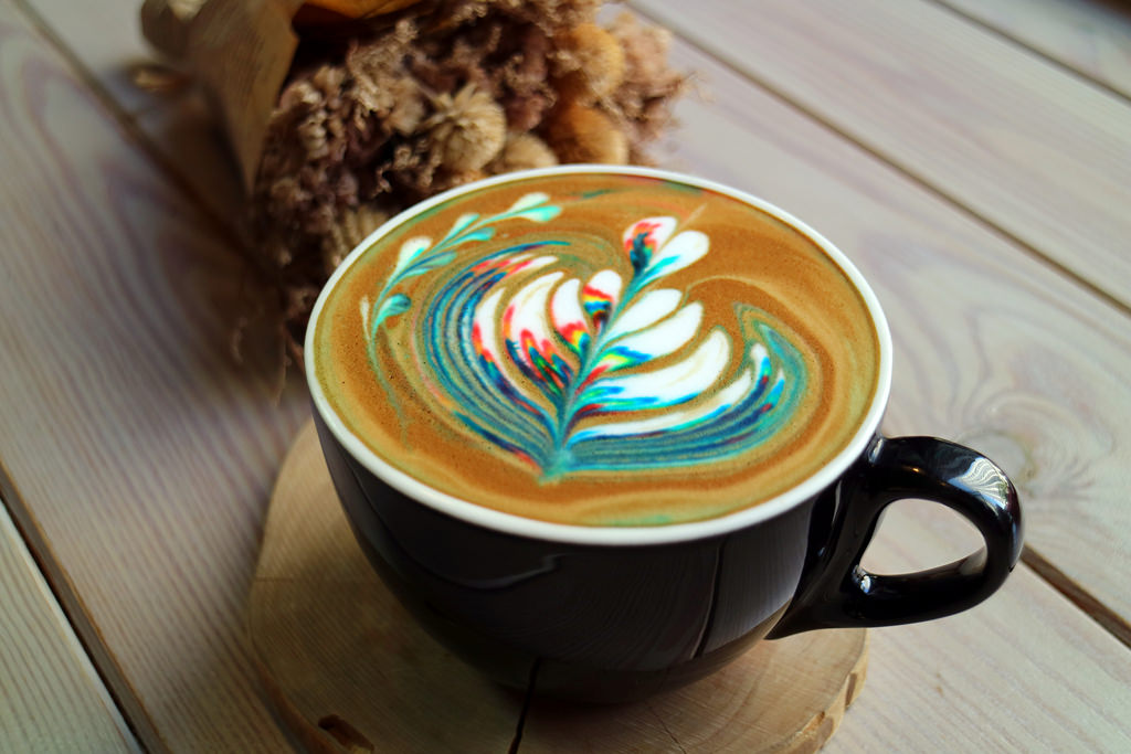 美食►桃園┃未秧咖啡┃藝文特區附近隱藏版桃園早午餐，彩色拉花、荷蘭鬆餅超吸睛！