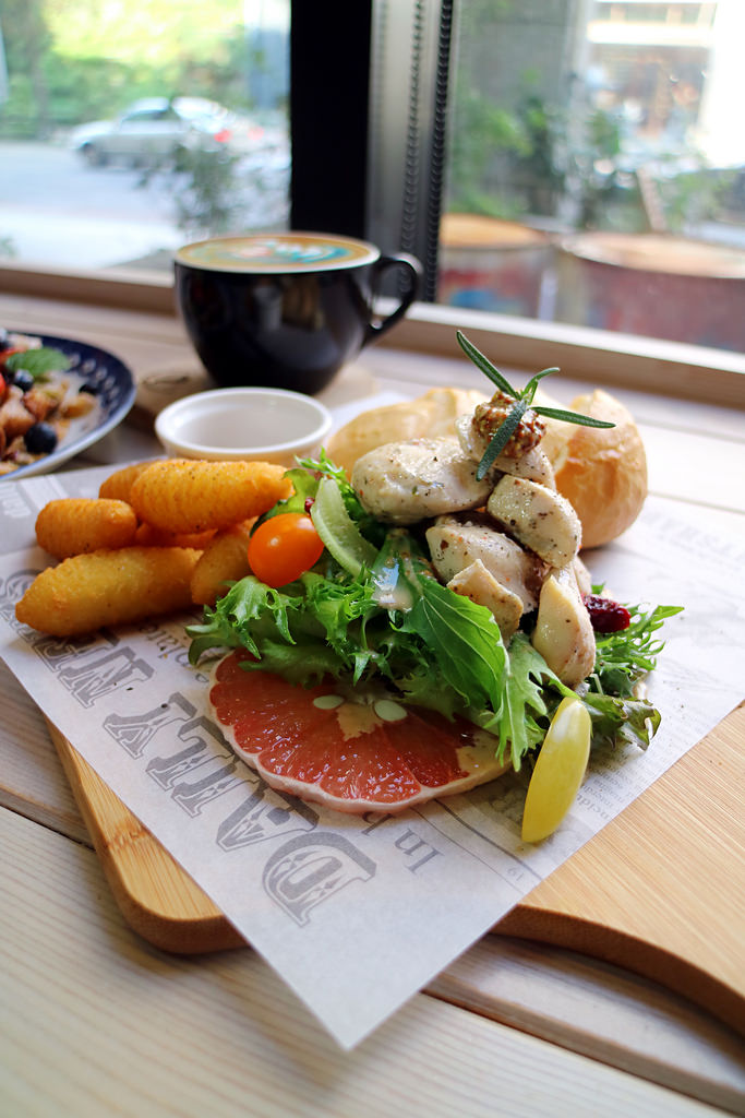 美食►桃園┃未秧咖啡┃藝文特區附近隱藏版桃園早午餐，彩色拉花、荷蘭鬆餅超吸睛！