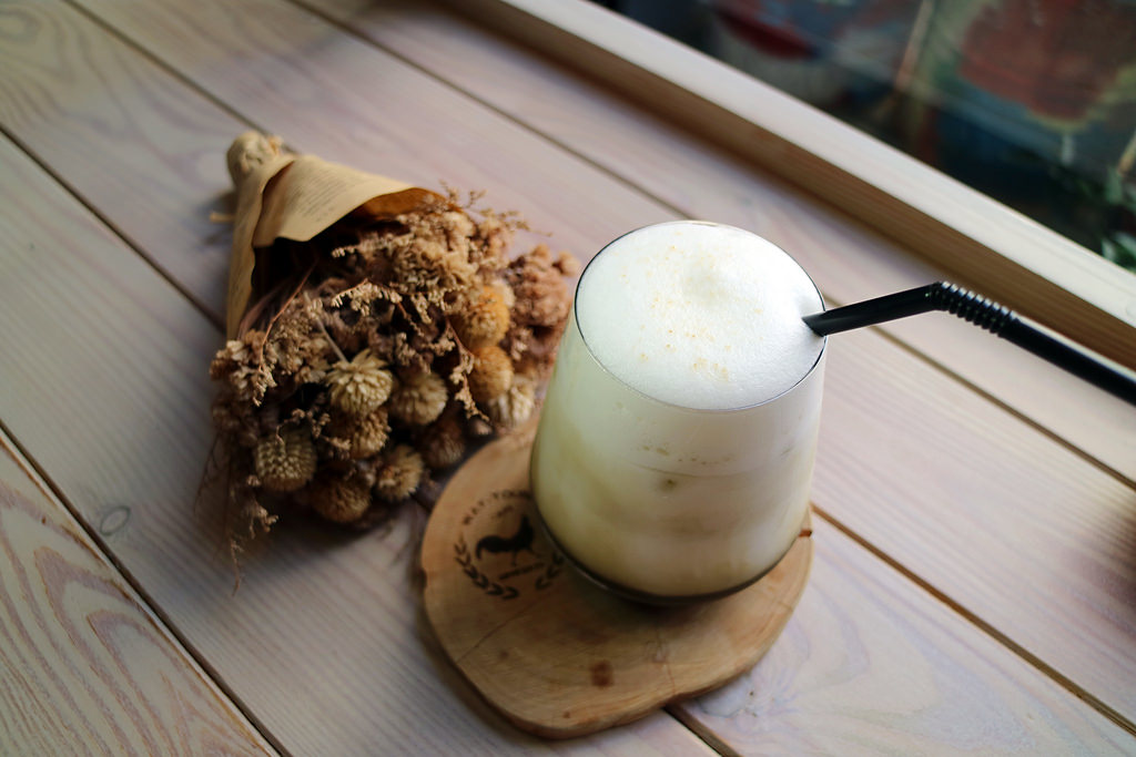 美食►桃園┃未秧咖啡┃藝文特區附近隱藏版桃園早午餐，彩色拉花、荷蘭鬆餅超吸睛！