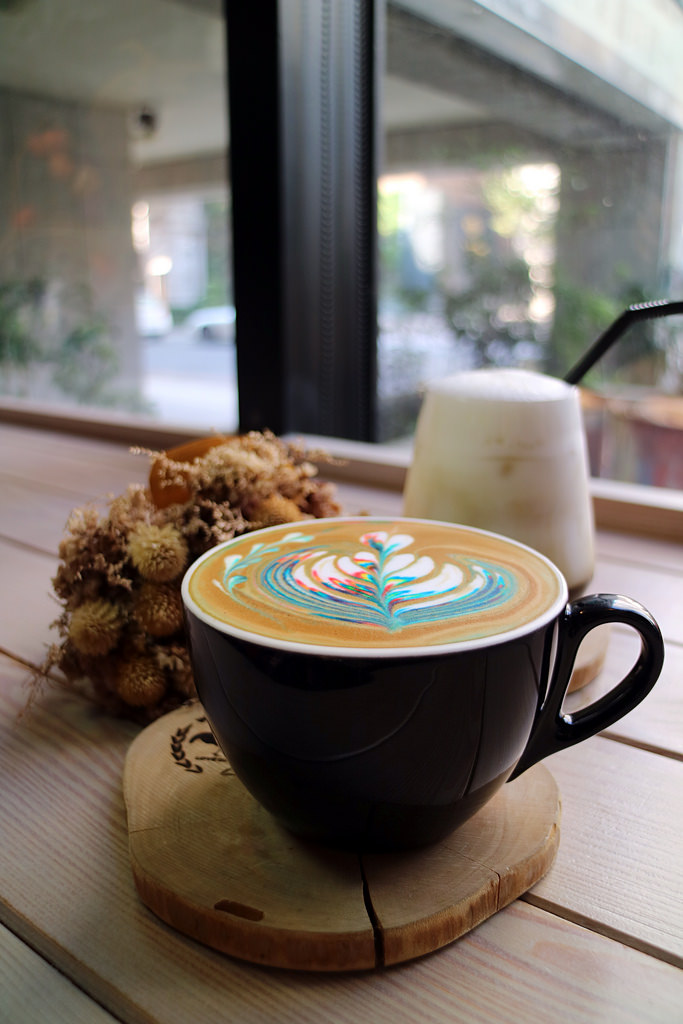 美食►桃園┃未秧咖啡┃藝文特區附近隱藏版桃園早午餐，彩色拉花、荷蘭鬆餅超吸睛！