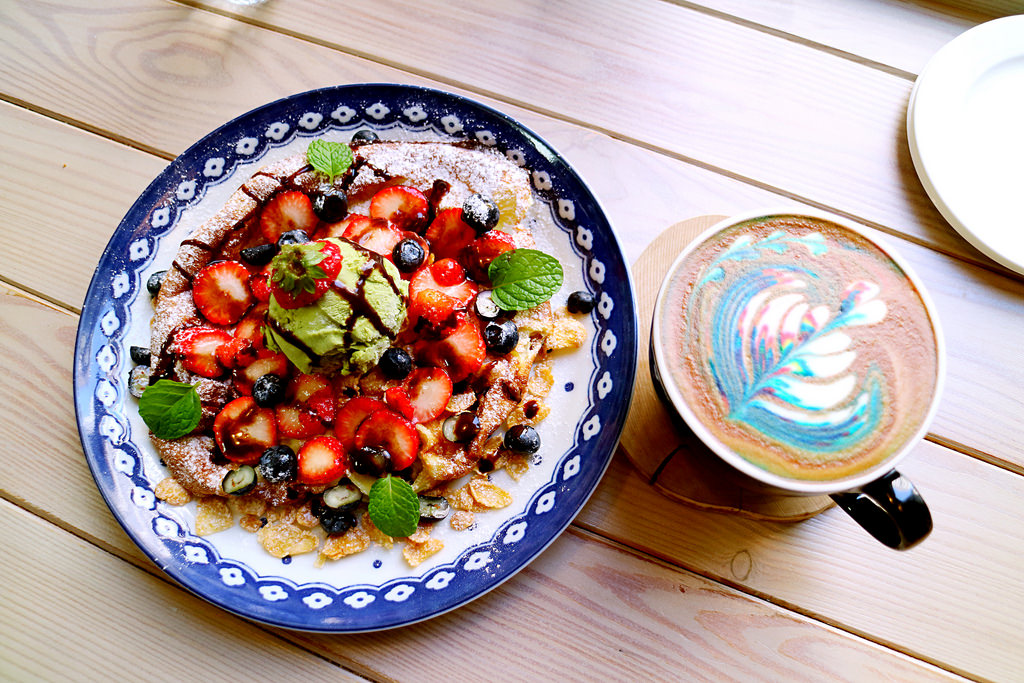 美食►桃園┃未秧咖啡┃藝文特區附近隱藏版桃園早午餐，彩色拉花、荷蘭鬆餅超吸睛！