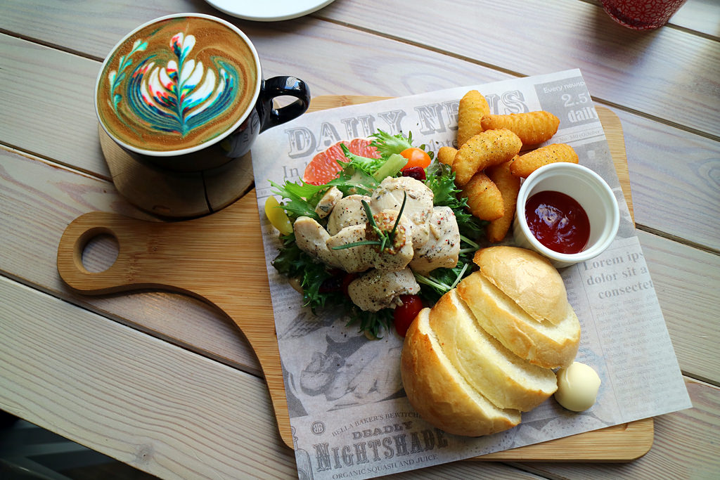 美食►桃園┃未秧咖啡┃藝文特區附近隱藏版桃園早午餐，彩色拉花、荷蘭鬆餅超吸睛！