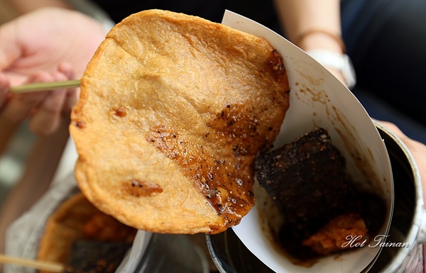 午春 黑胡椒黑輪：【台南美食】午春黑胡椒黑輪攤：平民小吃大變身，還有狗豬暢飲喝到飽~