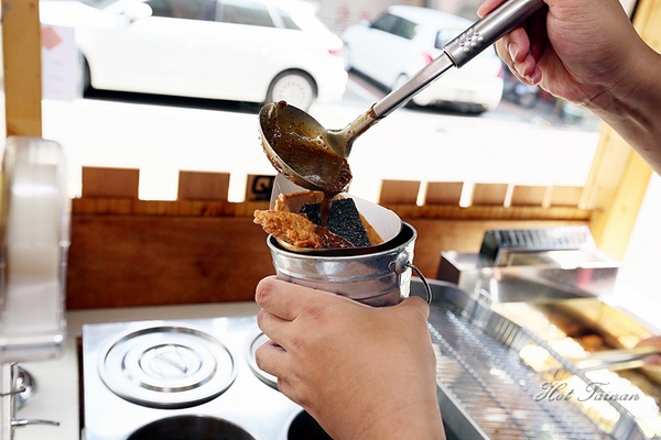 午春 黑胡椒黑輪：【台南美食】午春黑胡椒黑輪攤：平民小吃大變身，還有狗豬暢飲喝到飽~
