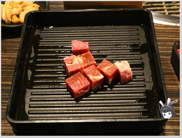 好客燒烤(新光三越三多店)：[食記]►高雄前鎮區◄好客燒烤生猛海鮮區吃到飽/帝王蟹腳/A5和牛/澎湖生蠔/嚴選泰國蝦/霸王蝦/澎湖明蝦，文末有贈送讀者回饋～