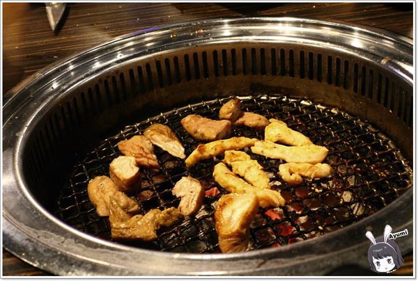 好客燒烤(新光三越三多店)：[食記]►高雄前鎮區◄好客燒烤生猛海鮮區吃到飽/帝王蟹腳/A5和牛/澎湖生蠔/嚴選泰國蝦/霸王蝦/澎湖明蝦，文末有贈送讀者回饋～