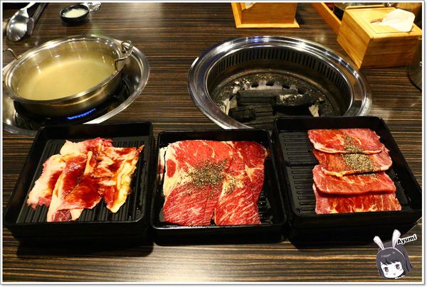 好客燒烤(新光三越三多店)：[食記]►高雄前鎮區◄好客燒烤生猛海鮮區吃到飽/帝王蟹腳/A5和牛/澎湖生蠔/嚴選泰國蝦/霸王蝦/澎湖明蝦，文末有贈送讀者回饋～