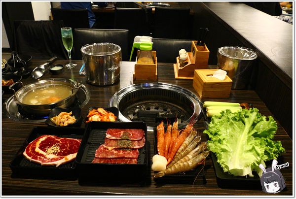 好客燒烤(新光三越三多店)：[食記]►高雄前鎮區◄好客燒烤生猛海鮮區吃到飽/帝王蟹腳/A5和牛/澎湖生蠔/嚴選泰國蝦/霸王蝦/澎湖明蝦，文末有贈送讀者回饋～