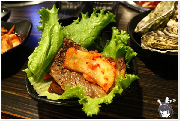 好客燒烤(新光三越三多店)：[食記]►高雄前鎮區◄好客燒烤生猛海鮮區吃到飽/帝王蟹腳/A5和牛/澎湖生蠔/嚴選泰國蝦/霸王蝦/澎湖明蝦，文末有贈送讀者回饋～