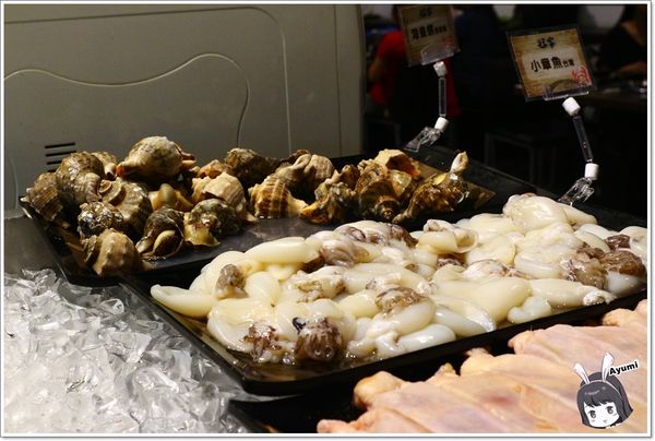 好客燒烤(新光三越三多店)：[食記]►高雄前鎮區◄好客燒烤生猛海鮮區吃到飽/帝王蟹腳/A5和牛/澎湖生蠔/嚴選泰國蝦/霸王蝦/澎湖明蝦，文末有贈送讀者回饋～