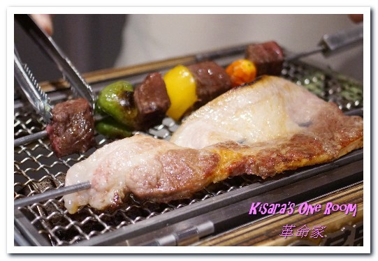 革命家 韓式炭火串燒烤:忠孝敦化韓式鐵箱燒烤.油煙不外洩,不怕沾染滿身烤肉味──革命家