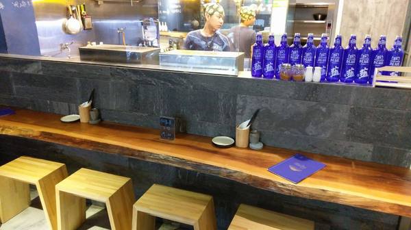 Yoko洋子酒食所：Yoko洋子酒食所-板橋府中站的聚餐好選擇  跟好友同事喝點酒吃點串燒有夠愜意