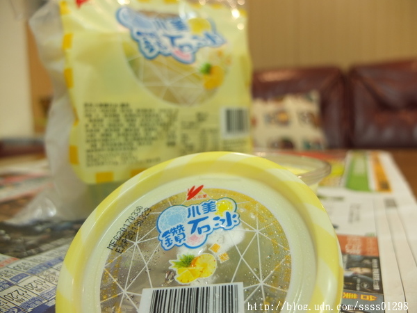 小美冰淇淋(香草)：【愛體驗】宅配美食。小美冰淇淋。鑽石冰、歐夏蕾薄荷巧克力脆皮雪糕 雙重冰涼快感 脆冰沙口感一級棒啊！