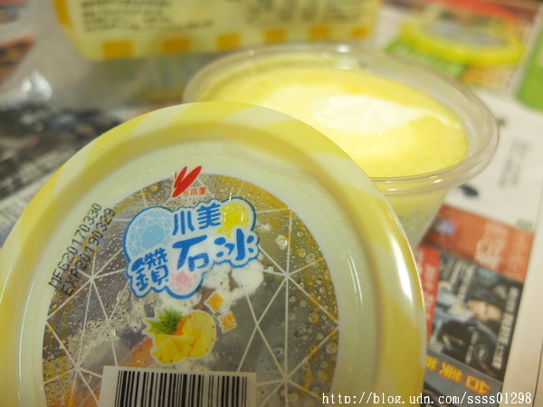 小美冰淇淋(香草)：【愛體驗】宅配美食。小美冰淇淋。鑽石冰、歐夏蕾薄荷巧克力脆皮雪糕 雙重冰涼快感 脆冰沙口感一級棒啊！