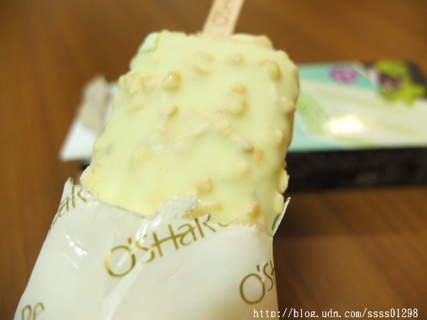 小美冰淇淋(香草)：【愛體驗】宅配美食。小美冰淇淋。鑽石冰、歐夏蕾薄荷巧克力脆皮雪糕 雙重冰涼快感 脆冰沙口感一級棒啊！