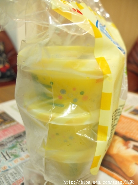 小美冰淇淋(香草)：【愛體驗】宅配美食。小美冰淇淋。鑽石冰、歐夏蕾薄荷巧克力脆皮雪糕 雙重冰涼快感 脆冰沙口感一級棒啊！