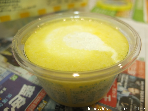 小美冰淇淋(香草)：【愛體驗】宅配美食。小美冰淇淋。鑽石冰、歐夏蕾薄荷巧克力脆皮雪糕 雙重冰涼快感 脆冰沙口感一級棒啊！