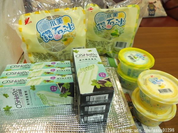 小美冰淇淋(香草)：【愛體驗】宅配美食。小美冰淇淋。鑽石冰、歐夏蕾薄荷巧克力脆皮雪糕 雙重冰涼快感 脆冰沙口感一級棒啊！