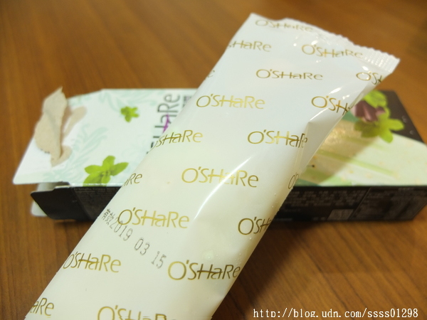 小美冰淇淋(香草)：【愛體驗】宅配美食。小美冰淇淋。鑽石冰、歐夏蕾薄荷巧克力脆皮雪糕 雙重冰涼快感 脆冰沙口感一級棒啊！