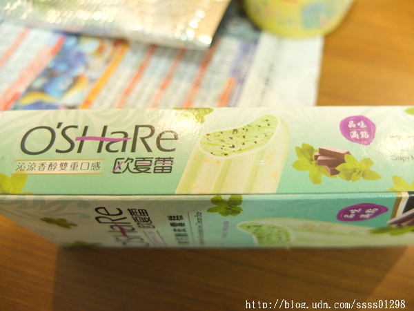 小美冰淇淋(香草)：【愛體驗】宅配美食。小美冰淇淋。鑽石冰、歐夏蕾薄荷巧克力脆皮雪糕 雙重冰涼快感 脆冰沙口感一級棒啊！