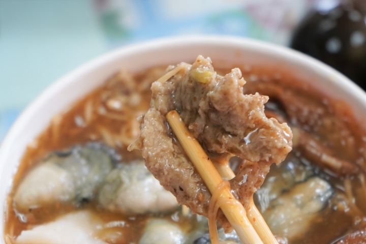 【新竹香山 美食】張記麻辣麵線：超級麵線一碗四種好料大腸、鮮蚵、肉羹、花枝/招牌滷大腸、蒜泥鮮蚵小菜也不少/在地人從小吃到大/香山大庄美食/早午晚餐都可以吃