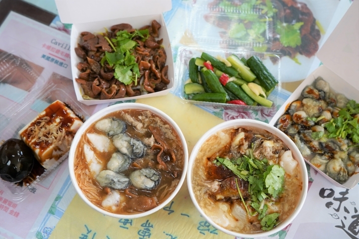 【新竹香山 美食】張記麻辣麵線：超級麵線一碗四種好料大腸、鮮蚵、肉羹、花枝/招牌滷大腸、蒜泥鮮蚵小菜也不少/在地人從小吃到大/香山大庄美食/早午晚餐都可以吃