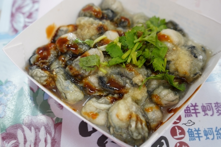 【新竹香山 美食】張記麻辣麵線：超級麵線一碗四種好料大腸、鮮蚵、肉羹、花枝/招牌滷大腸、蒜泥鮮蚵小菜也不少/在地人從小吃到大/香山大庄美食/早午晚餐都可以吃