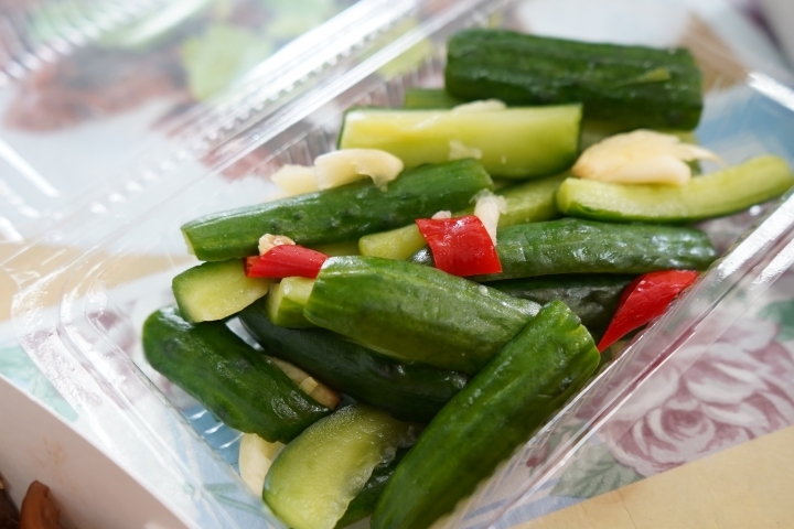 【新竹香山 美食】張記麻辣麵線：超級麵線一碗四種好料大腸、鮮蚵、肉羹、花枝/招牌滷大腸、蒜泥鮮蚵小菜也不少/在地人從小吃到大/香山大庄美食/早午晚餐都可以吃