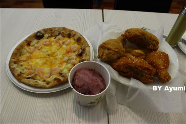 林太太手工石烤披薩：[食記]蘆洲好吃又養生的林太太手工石烤披薩&美式、韓式炸雞，特別推薦手工泡泡冰！！！