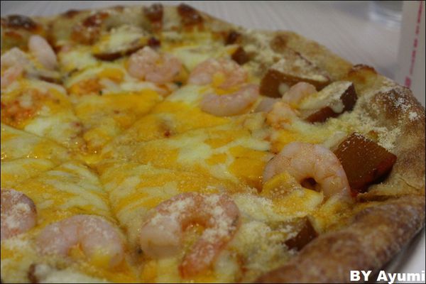 林太太手工石烤披薩：[食記]蘆洲好吃又養生的林太太手工石烤披薩&美式、韓式炸雞，特別推薦手工泡泡冰！！！