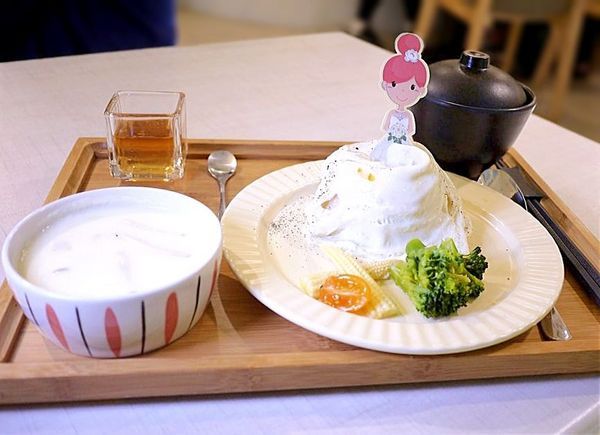 茉莉公主蛋包飯:|食.彰化|茉莉公主蛋包飯 多層次的公主禮服造型.讓人看了都捨不得開動!決明子沙坑 / 旋轉木馬餐廳