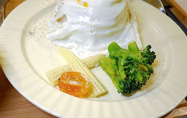 茉莉公主蛋包飯:|食.彰化|茉莉公主蛋包飯 多層次的公主禮服造型.讓人看了都捨不得開動!決明子沙坑 / 旋轉木馬餐廳