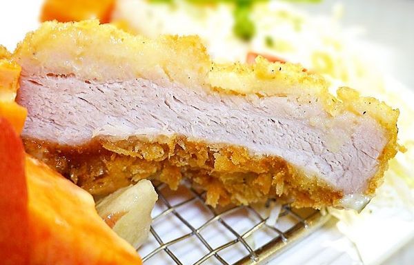 茉莉公主蛋包飯:|食.彰化|茉莉公主蛋包飯 多層次的公主禮服造型.讓人看了都捨不得開動!決明子沙坑 / 旋轉木馬餐廳