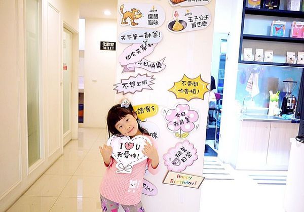 茉莉公主蛋包飯:|食.彰化|茉莉公主蛋包飯 多層次的公主禮服造型.讓人看了都捨不得開動!決明子沙坑 / 旋轉木馬餐廳