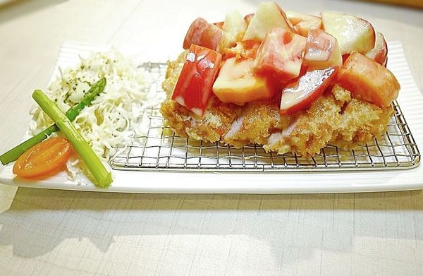 茉莉公主蛋包飯:|食.彰化|茉莉公主蛋包飯 多層次的公主禮服造型.讓人看了都捨不得開動!決明子沙坑 / 旋轉木馬餐廳