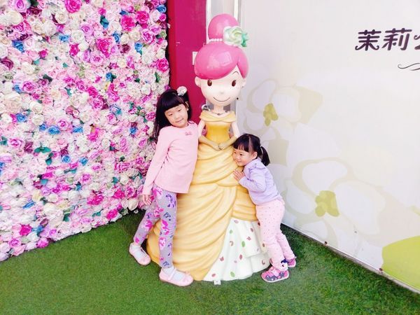 茉莉公主蛋包飯:|食.彰化|茉莉公主蛋包飯 多層次的公主禮服造型.讓人看了都捨不得開動!決明子沙坑 / 旋轉木馬餐廳