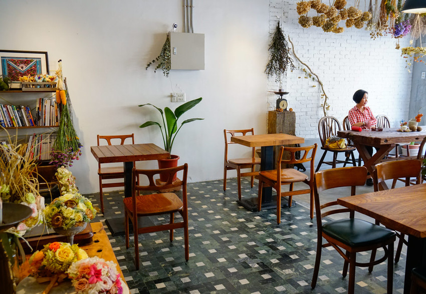 [台南]Meller墨樂咖啡-安平隱藏版! 時尚乾燥花藝x復古老屋咖啡店 難忘美味手作甜點 台南安平咖啡館推薦 - 美食好芃友