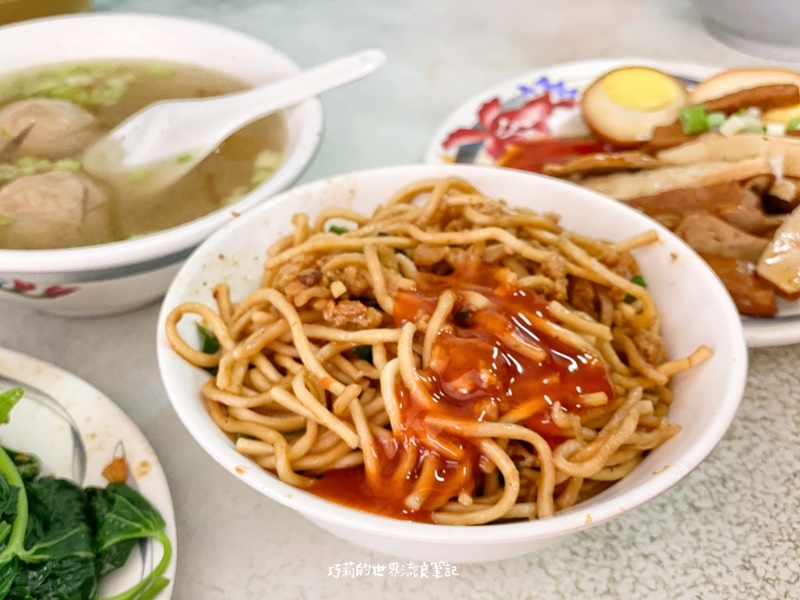 東勢阿婆炒麵 || 傳統小吃銅板美食，吃炒麵就是要加辣椒醬才是台中味啊！