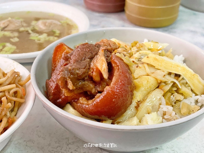 東勢阿婆炒麵 || 傳統小吃銅板美食，吃炒麵就是要加辣椒醬才是台中味啊！