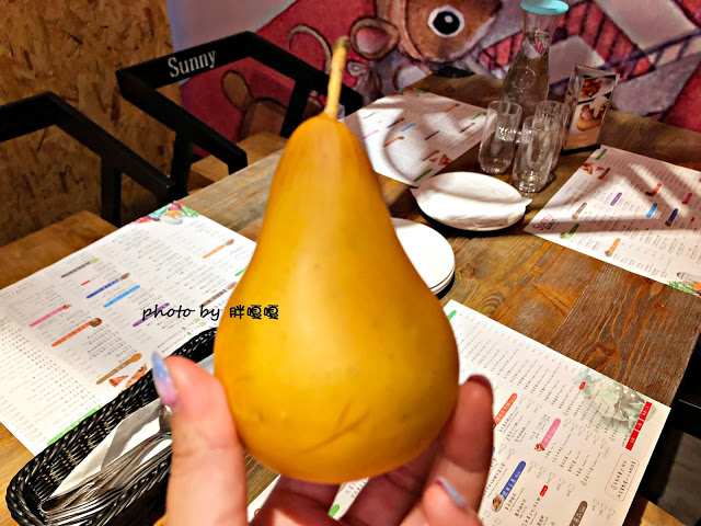 【嘉義 餐廳】Sunny Queen 陽光皇后🐤🐤🐤浮誇系餐廳，裝潢美到不行，就連餐點也很浮誇，尤其那隻烤雞(記得先預約)，好看又好吃，真的是一家令人印象深刻的餐廳