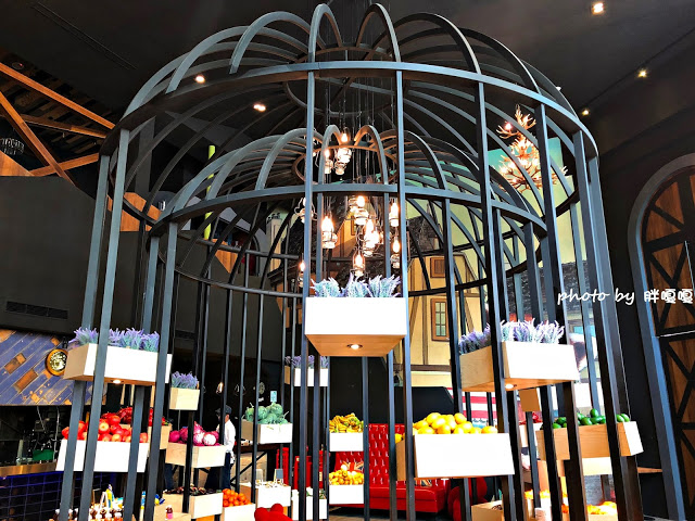 【嘉義 餐廳】Sunny Queen 陽光皇后🐤🐤🐤浮誇系餐廳，裝潢美到不行，就連餐點也很浮誇，尤其那隻烤雞(記得先預約)，好看又好吃，真的是一家令人印象深刻的餐廳