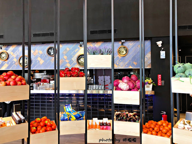 【嘉義 餐廳】Sunny Queen 陽光皇后🐤🐤🐤浮誇系餐廳，裝潢美到不行，就連餐點也很浮誇，尤其那隻烤雞(記得先預約)，好看又好吃，真的是一家令人印象深刻的餐廳