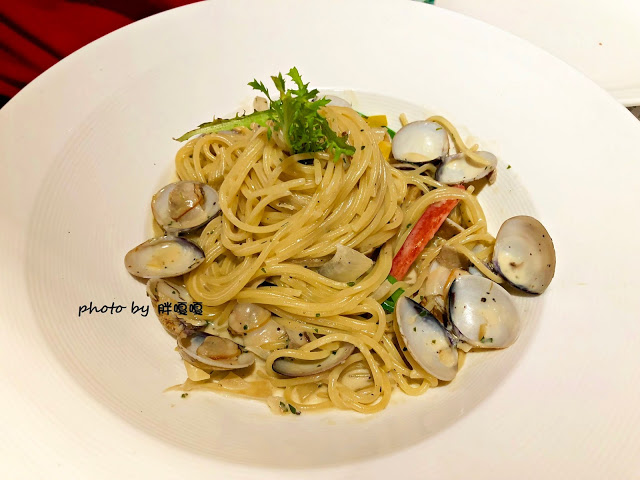 【嘉義 餐廳】Sunny Queen 陽光皇后🐤🐤🐤浮誇系餐廳，裝潢美到不行，就連餐點也很浮誇，尤其那隻烤雞(記得先預約)，好看又好吃，真的是一家令人印象深刻的餐廳