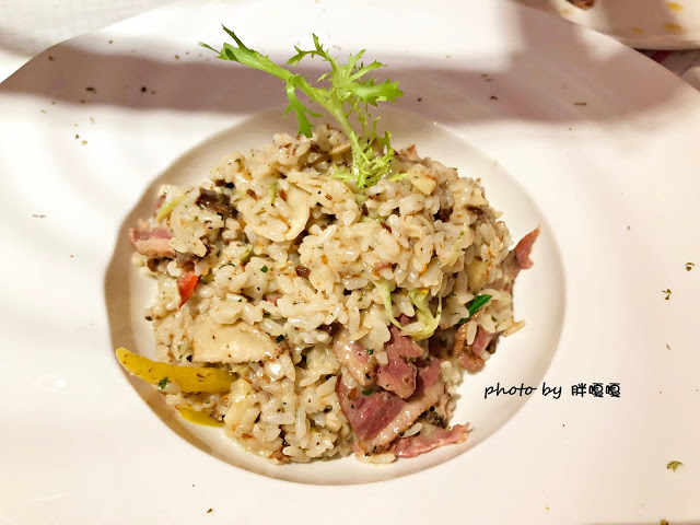 【嘉義 餐廳】Sunny Queen 陽光皇后🐤🐤🐤浮誇系餐廳，裝潢美到不行，就連餐點也很浮誇，尤其那隻烤雞(記得先預約)，好看又好吃，真的是一家令人印象深刻的餐廳