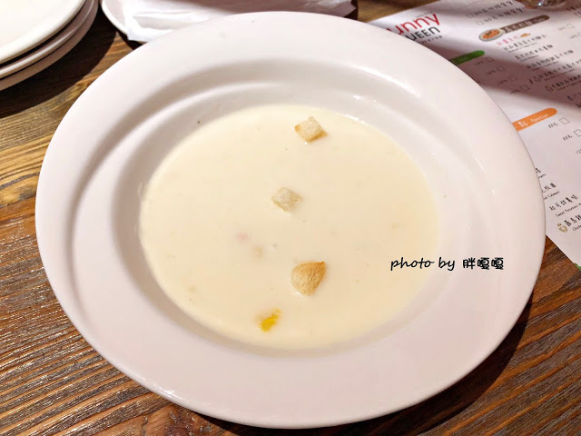 【嘉義 餐廳】Sunny Queen 陽光皇后🐤🐤🐤浮誇系餐廳，裝潢美到不行，就連餐點也很浮誇，尤其那隻烤雞(記得先預約)，好看又好吃，真的是一家令人印象深刻的餐廳