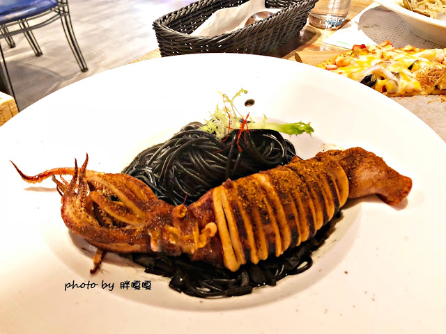 【嘉義 餐廳】Sunny Queen 陽光皇后🐤🐤🐤浮誇系餐廳，裝潢美到不行，就連餐點也很浮誇，尤其那隻烤雞(記得先預約)，好看又好吃，真的是一家令人印象深刻的餐廳