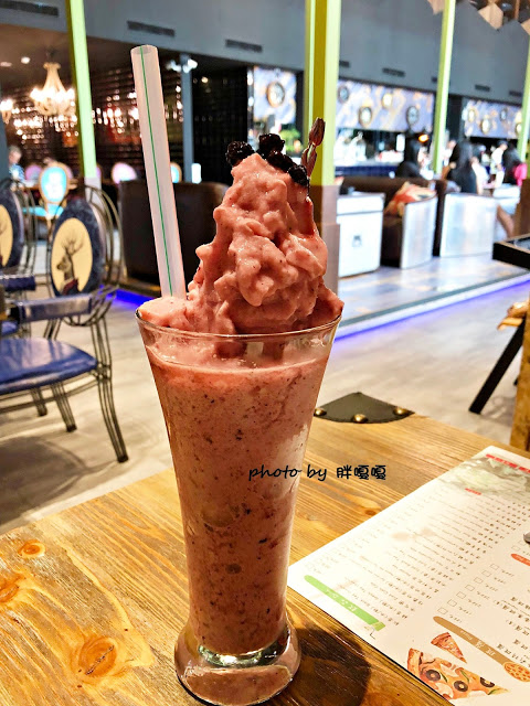 【嘉義 餐廳】Sunny Queen 陽光皇后🐤🐤🐤浮誇系餐廳，裝潢美到不行，就連餐點也很浮誇，尤其那隻烤雞(記得先預約)，好看又好吃，真的是一家令人印象深刻的餐廳