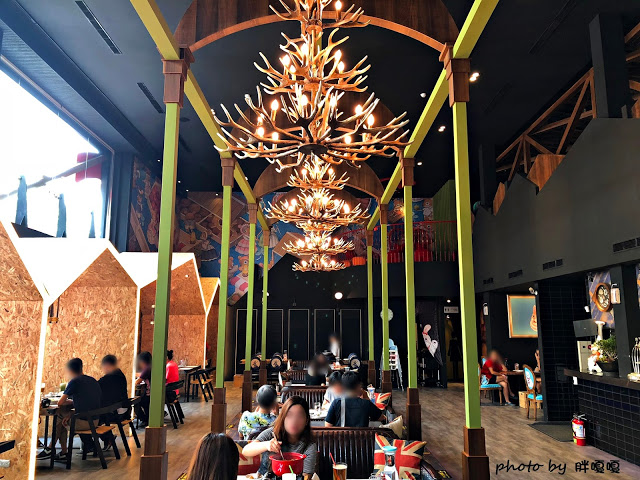 【嘉義 餐廳】Sunny Queen 陽光皇后🐤🐤🐤浮誇系餐廳，裝潢美到不行，就連餐點也很浮誇，尤其那隻烤雞(記得先預約)，好看又好吃，真的是一家令人印象深刻的餐廳